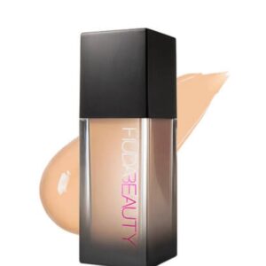 HUDA BEAUTY Formula: Liquid Finish: Natural, Radiant Matte